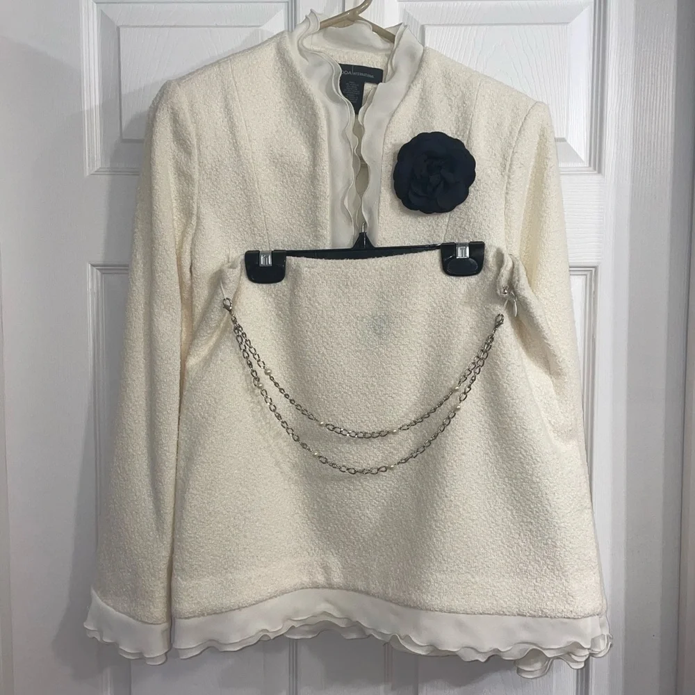 Vintage Victoria's Secret Off White Blazer with Black Floral Detail - Picture 7 of 7